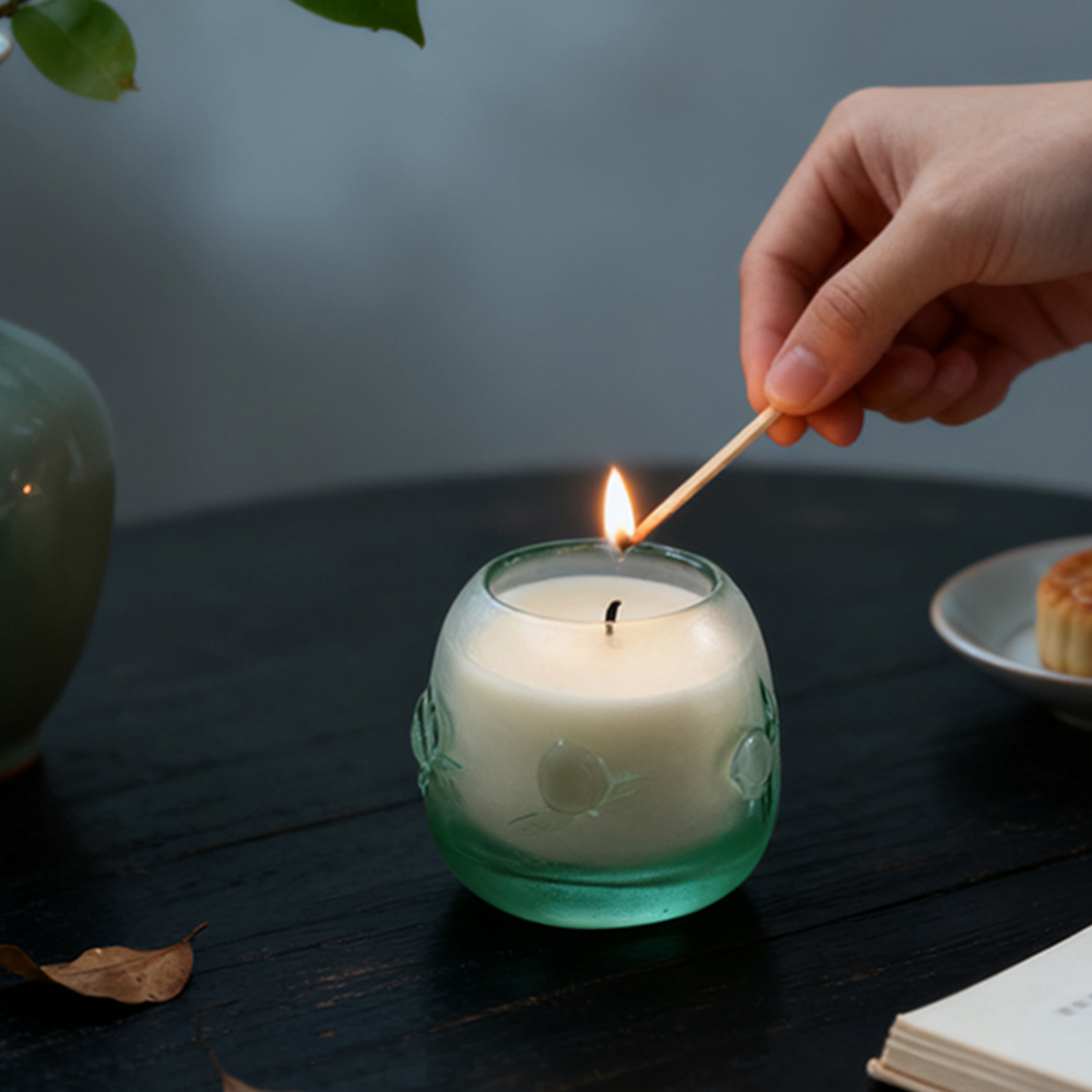 Crystal Glass Candle Holder with Traditional Chinese Peach Motif – Home Decor Atmospheric Lamp Holder 【Peach Blossoms in Full Bloom】