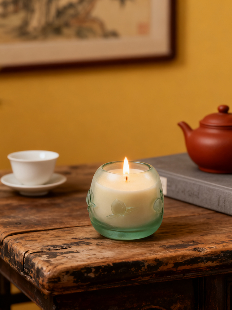 Crystal Glass Candle Holder with Traditional Chinese Peach Motif – Home Decor Atmospheric Lamp Holder 【Peach Blossoms in Full Bloom】