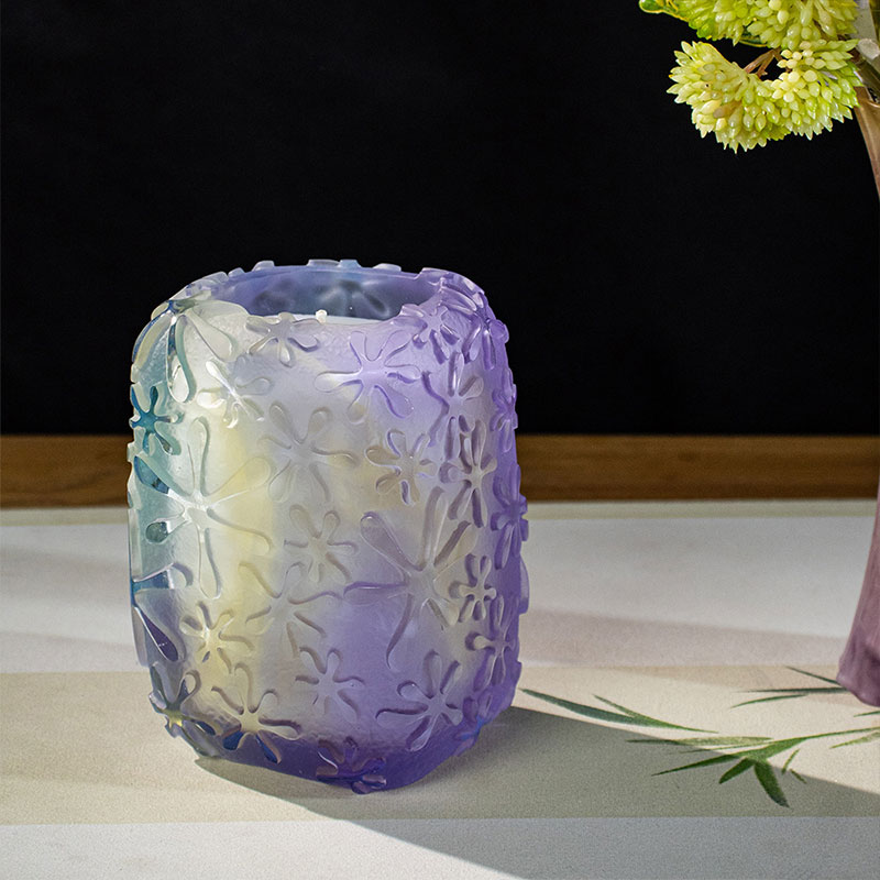 Radiant Blossoms – Iridescent Floral Glass Candle Holder