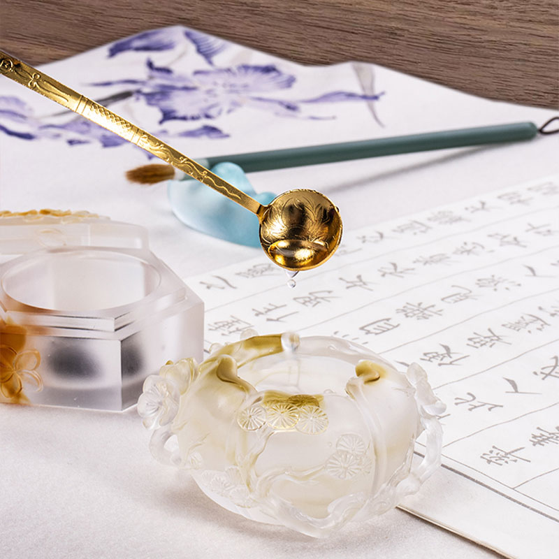 Plum-blossom-shaped candle holder
