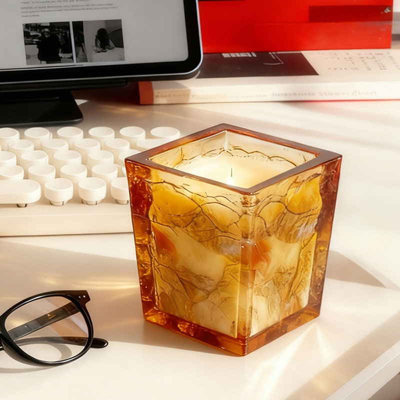 Gentleman-style square candle holder