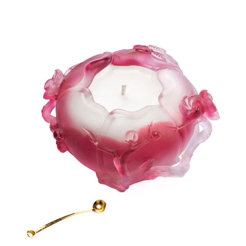 Plum-blossom-shaped candle holder