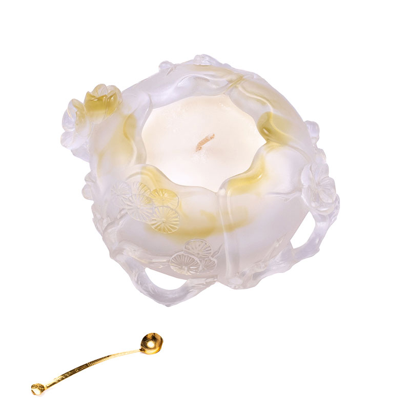 Plum-blossom-shaped candle holder